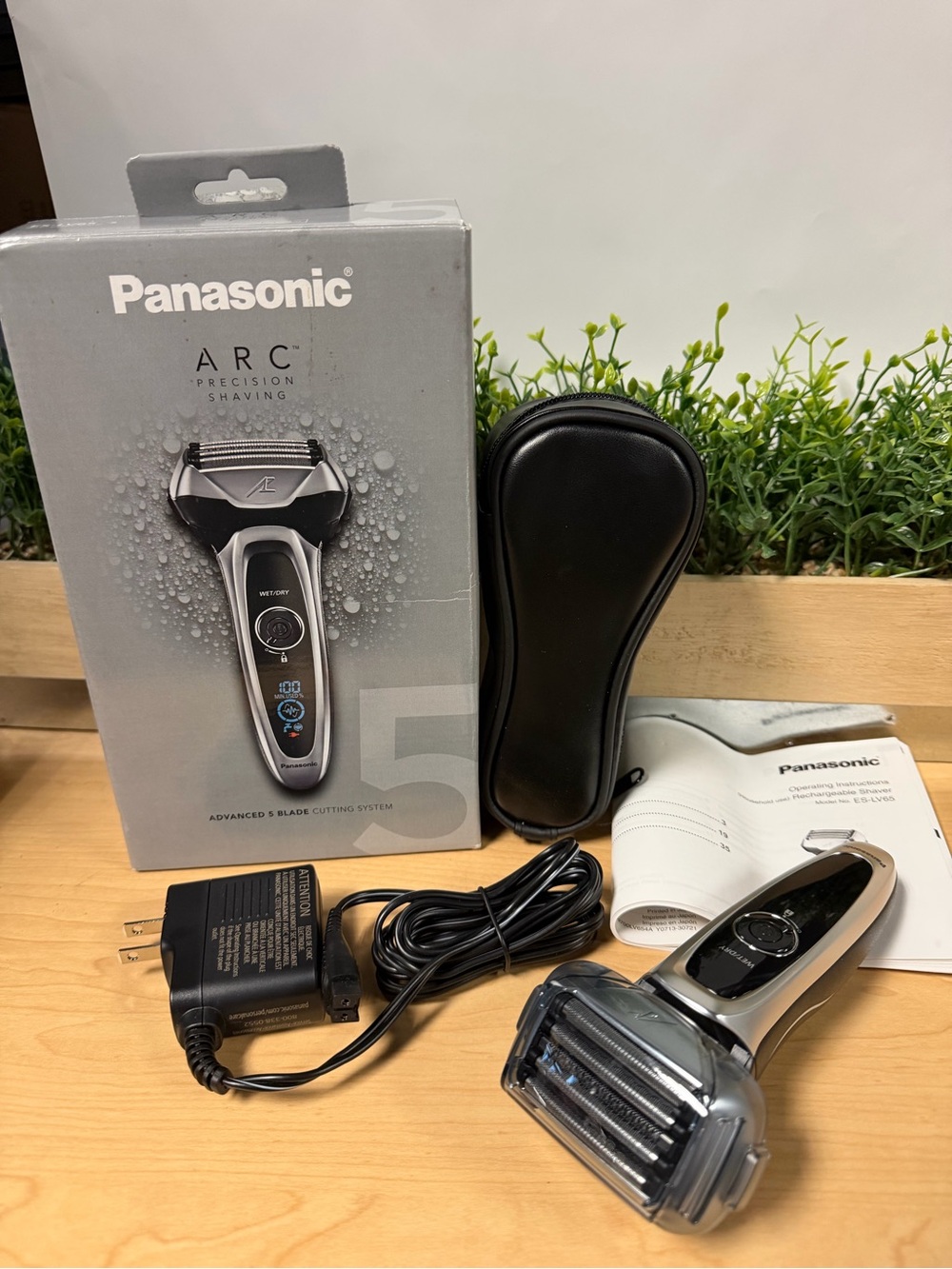 Panasonic ARC5 Electric Razor - Picture 2 of 13